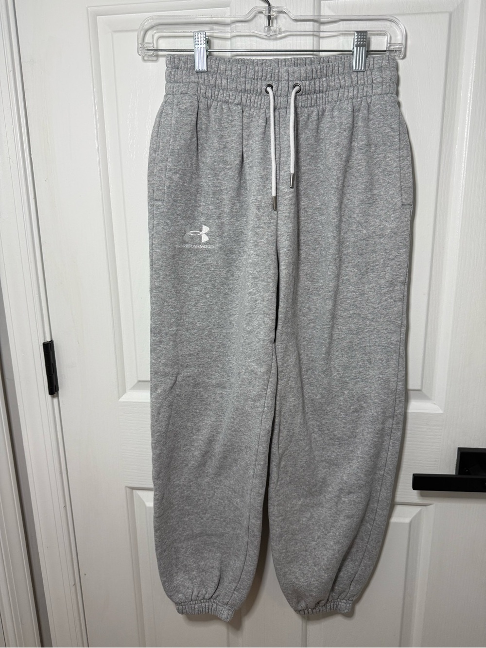 Under Armour men’s  Heather Gray Fleece Jogger Sweatpants